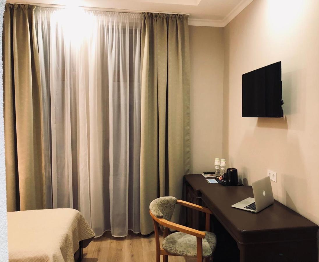 Atlant Hotel Ujgorod Dış mekan fotoğraf